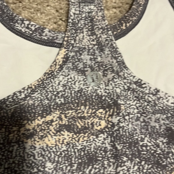 Lululemon Tank Size 6 - Picture 3 of 3